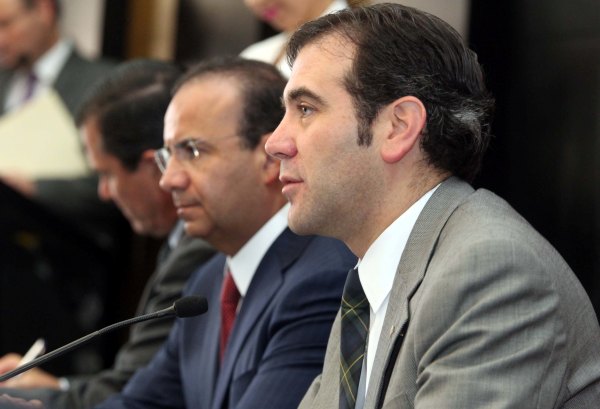 Secretario del Trabajo  Alfonso Navarrete Prida y el Consejero Presidente del INE Lorenzo Córdova Vianello.