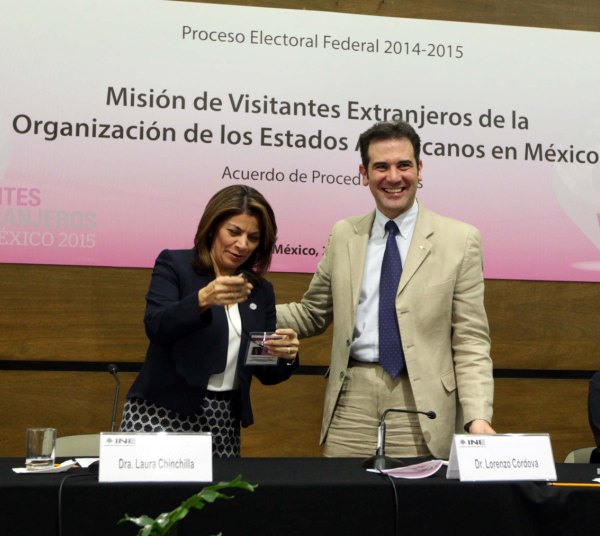 Jefa de Misión de Observación de la OEA Laura Chinchilla Miranda y el Consejero Presidente del INE Lorenzo Córdova Vianello.
