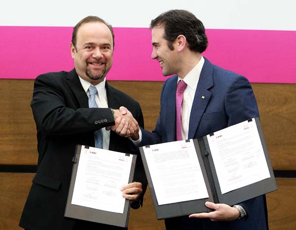 Secretario General Ejecutivo de ANUIES Jaime Valls Esponda y el Consejero Presidente del INE Lorenzo Córdova Vianello.