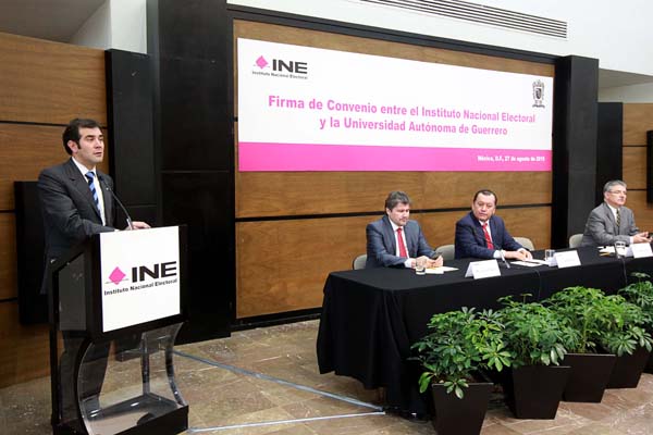 Firma de Convenio entre el INE y la Universidad Autónoma de Guerrero.