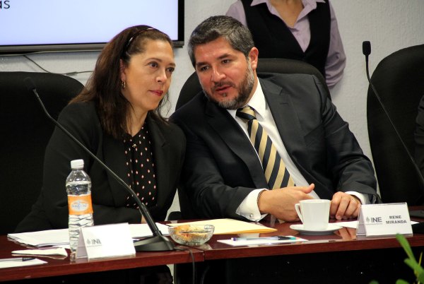 Consejera Electoral del INE Adriana Margarita Favela Herrera y Director Ejecutivo del Registro Federal de Electores René Miranda Jaimes. 