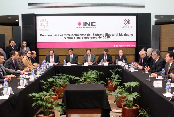Realizan INE, CONAGO Y APPICEEF Reunión para el Fortalecimiento del Sistema Electoral Mexicano rumbo a las Elecciones 2015 realizada en las instalaciones del Instituto.