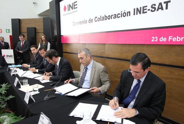 Firma de Convenio entre el INE y el SAT.