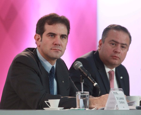 Consejero Presidente Lorenzo Córdova Vianello y el Coordinador Nacional de Comunicación Social Alberto García Sarubbi.