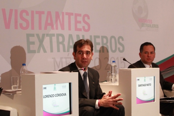 Lorenzo Córdova Vianello y el Titular de la FEPADE Santiago Nieto.