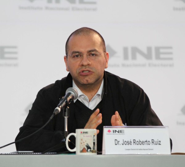 Consejero Electoral Roberto Ruíz Saldaña.