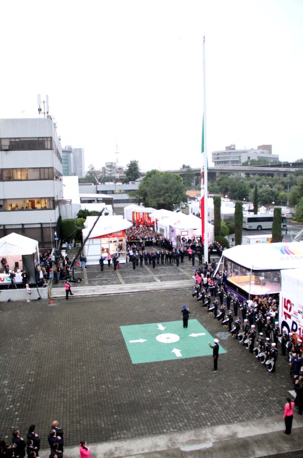 Ceremonia de Izamiento de bandera.