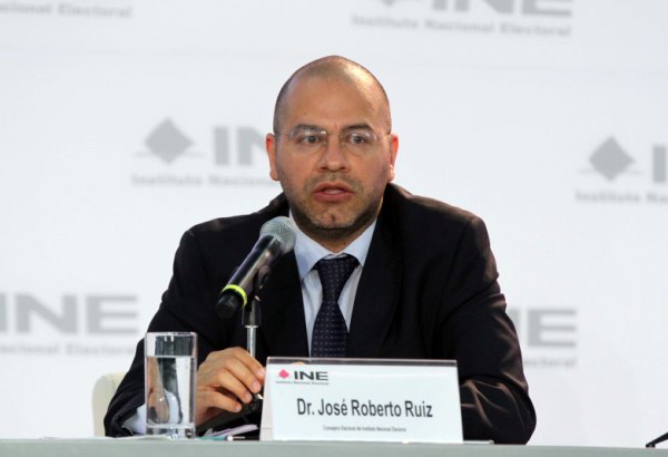 Consejero Electoral Roberto Ruíz Saldaña.