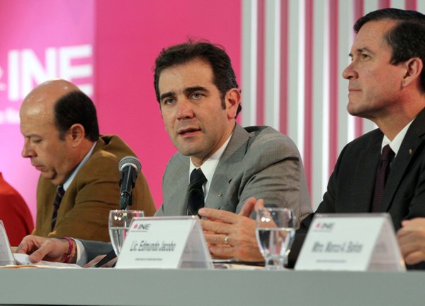 Consejero Electoral Enrique Andrade González, Consejero Presidente Lorenzo Córdova Vianello y el Secretario Ejecutivo Edmundo Jacobo Molina.