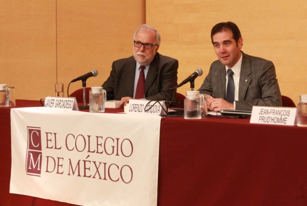 Presidente de El Colegio de México Javier Gacíadiego Dantan y el Consejero Presidente del INE Lorenzo Córdova Vianello.