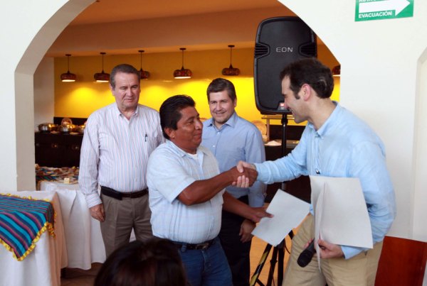 Entrega de reconocimientos a capacitadores y supervisores electorales del INE del Estado de Chiapas.
