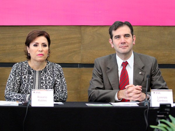 Secretaria de Desarrollo Social Rosario Robles Berlanga y el Consejero Presidente del INE Lorenzo Córdova Vianello.