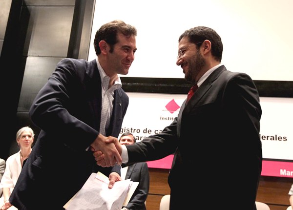 Consejero Presidente del INE Lorenzo Córdova Vianello y el Presidente de Morena  Martí Batres.