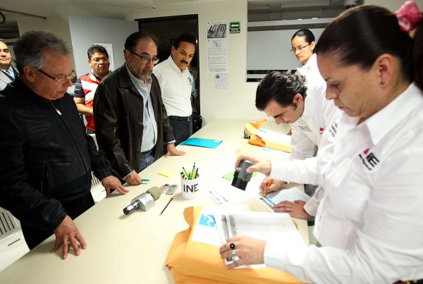 Entrega de Registros de Candidaturas a Diputados Federales por el Partido Nueva Alianza. 