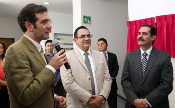 Consejero Presidente del INE Lorenzo Córdova Vianello, Vocal Ejecutivo del IEE Sonora Manuel Eduardo Trujillo Trujillo y el Gobernador de Sonora Guillermo Padrés Elías.