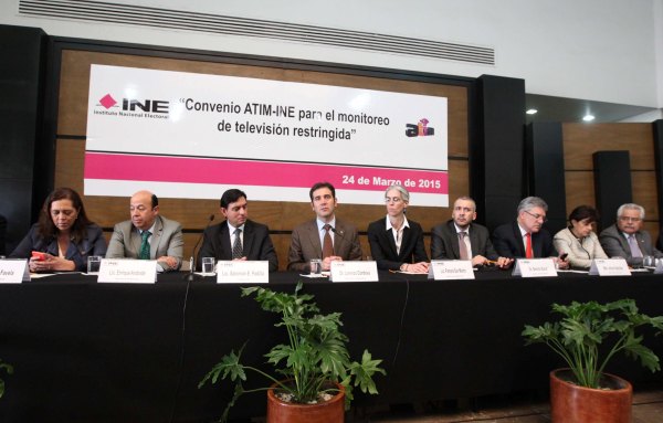 Firma del convenio de colaboración con la ATIM y el INE.