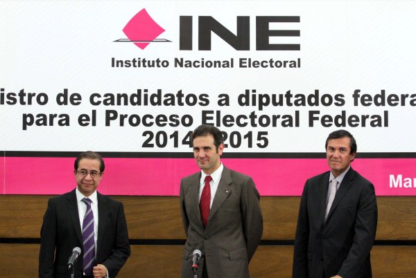 Presidente del Partido Encuentro Social Hugo Eric Flores Cervantes, Consejero Presidente del INE Lorenzo Córdova Vianello y el Secretario Ejecutivo Edmundo Jacobo Molina.