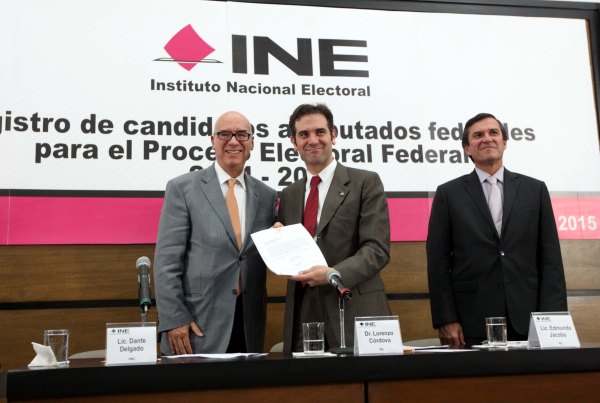Presidente del Partido Movimiento Ciudadano Dante Delgado Rannauro, Consejero Presidente del INE Lorenzo Córdova Vianello y el Secretario Ejecutivo Edmundo Jacobo Molina.