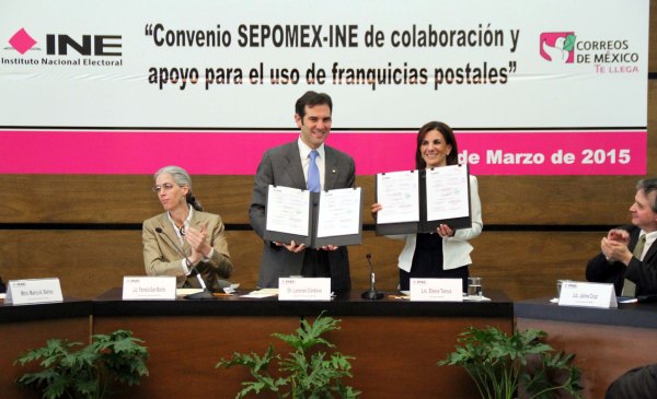 Consejera Electoral Pamela San Martín Ríos y Valles, Consejero Presidente Lorenzo Córdova Vianello y la Directora General de SEPOMEX Elena Tanus Meouchi.