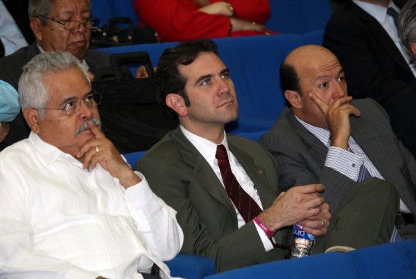 Consejero Electoral Javier Santiago Castillo, Consejero Presidente Lorenzo Córdova Vianello y el Consejero Electoral Enrique Andrade González.