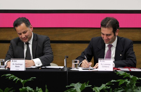 Titular de la FEPADE Santiago Nieto Castillo y el Consejero Presidente del INE Lorenzo Córdova Vianello.