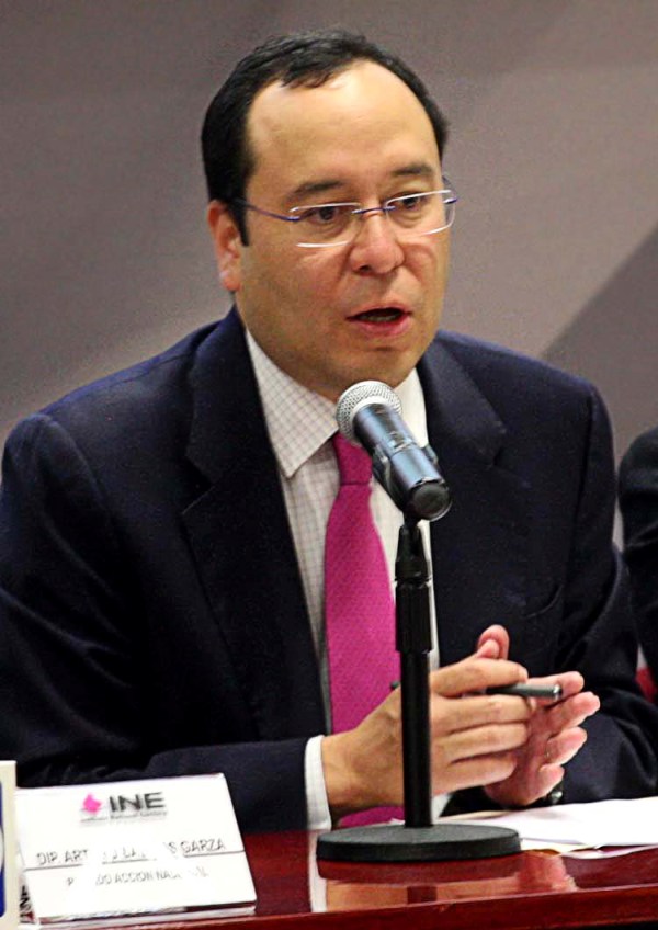 Consejero Electoral del INE Ciro Murayama Rendón.