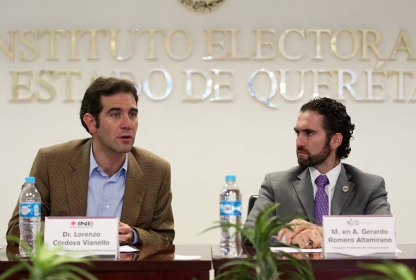 Consejero Presidente del INE Lorenzo Córdova Vianello y el Consejero Presidente del IEEQ Gerardo Romero Altamirano.