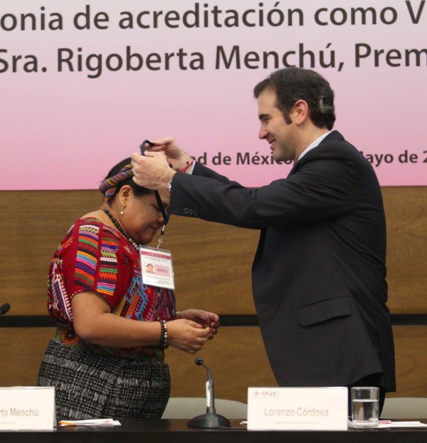 Ceremonia de acreditación como visitante extranjero de la Premio Nobel de la Paz  Sra. Rigoberta Menchú Tum.