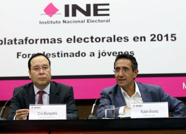 Consejero Electoral Ciro Murayama Rendón y el Especialista en jóvenes y educación Rubén Álvarez.