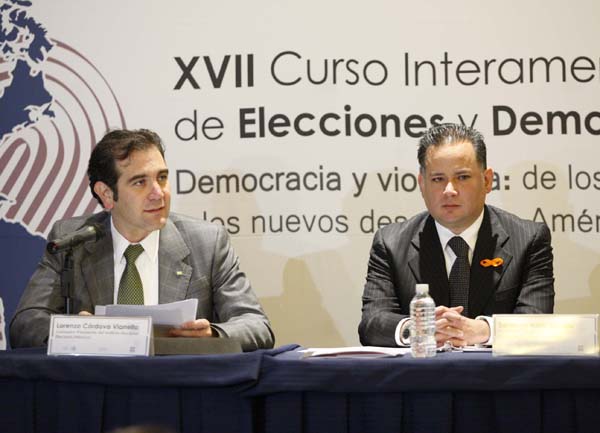 Consejero Presidente del INE Lorenzo Córdova VIanello y el Titular de la FEPADE Santiago Nieto Castillo.