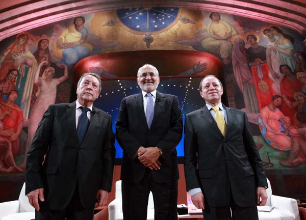  Ex Presidente de Guatemala Vinicio Cerezo, Ex presidente de Bolivia Carlos Mesa y el Consejero Electoral Marco Antonio Baños.