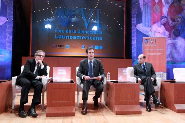 Clausura. Secretario General de la OEA Luis Almagro, Consejero Presidente del INE Lorenzo Córdova y el Subsecretario de Enlace Legislativo y Acuerdos Políticos de México Felipe Solís Acero.