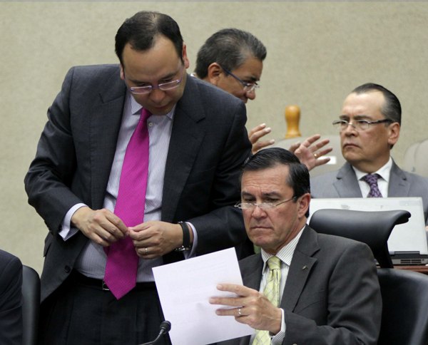 Consejero Electoral Ciro Murayama Rendón y el Secretario Ejecutivo Edmundo Jacobo Molina.