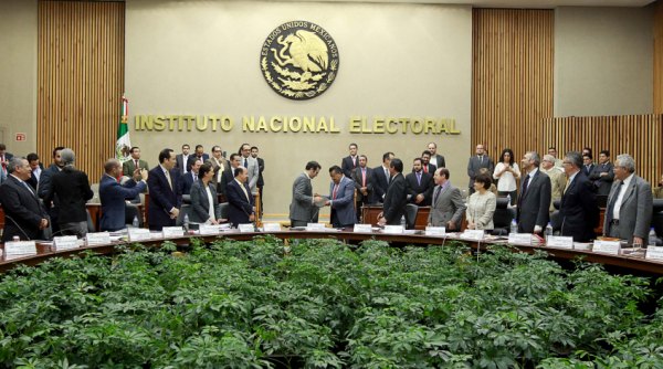  Entrega de Constancias de asignación de Diputados por el principio de Representación Proporcional al representante del Partido Morena, Horacio Duarte Oivares.