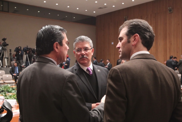 Secretario Ejecutivo del INE Edmundo Jacobo Molina, Consejero Electoral Arturo Sánchez Gutiérrez y el Consejero Presidente del INE Lorenzo Córdova Vianello.