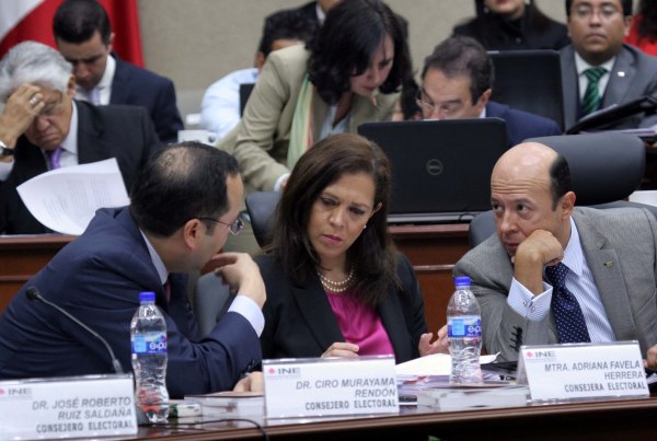 Consejero Electoral Ciro Murayama Rendón, Consejera Electoral Adriana Favela Herrera y el Consejero Electoral Enrique Andrade González.