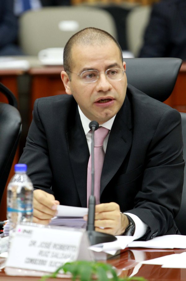Consejero Electoral Roberto Ruiz Saldaña.