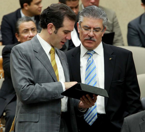 Consejero Presidente Lorenzo Córdova Vianello y el Consejero Electoral Arturo Sánchez Gutiérrez.