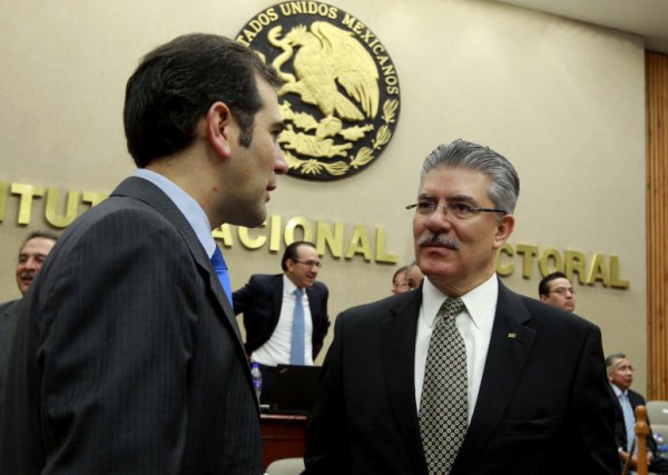 Consejero Presidente Lorenzo Córdova Vianello y el Consejero Electoral Arturo Sánchez Gutiérrez.