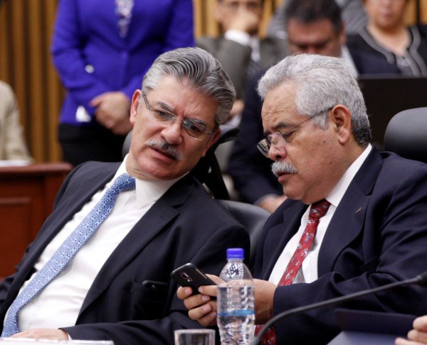 Consejeros Electorales Arturo Sánchez Gutiérrez y Javier Santiago Castillo.
