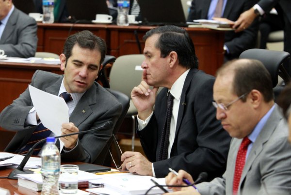 Consejero Presidente Lorenzo Córdova Vianello, Secretario Ejecutivo Edmundo Jacobo Molina y el Consejero Electoral Marco Antonio Baños Martínez.
