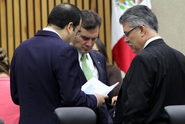 l Consejero Presidente Lorenzo Córdova Vianello y los Consejeros Electorales Ciro Murayama Rendón, Arturo Sánchez Gutiérrez.