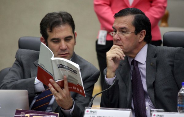 Consejero Presidente del INE Lorenzo Córdova Vianello y el Secretario Ejecutivo Edmundo Jacobo Molina.