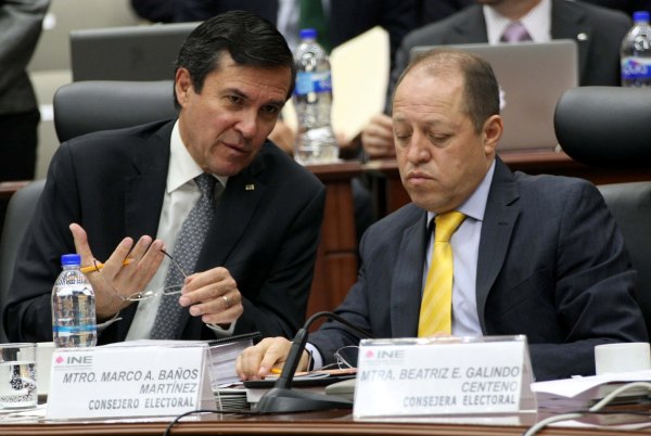 Secretario Ejecutivo Edmundo Jacobo Molina y el Consejero Electoral Marco Antonio Baños Martínez.