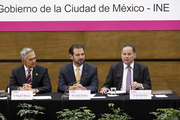 Jefe de Gobierno de la Cd. de México Miguel Ángel Mancera, Consejero Presidente del INE Lorenzo Córdova Vianello y  el Titular de la FEPADE  Santiago Nieto Castillo.