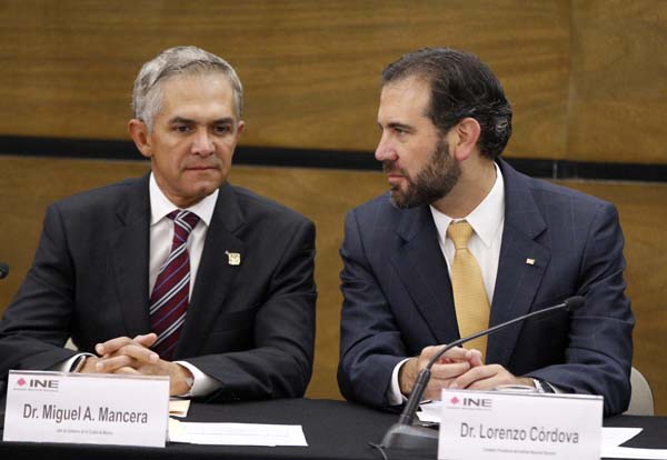 Jefe de Gobierno de la Cd. de México Miguel Ángel Mancera y el Consejero Presidente del INE Lorenzo Córdova Vianello 