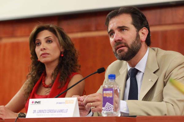Consejera del IEM Yurisha Andrade Morales y el Consejero Presidente del INE, Lorenzo Córdova Vianello.