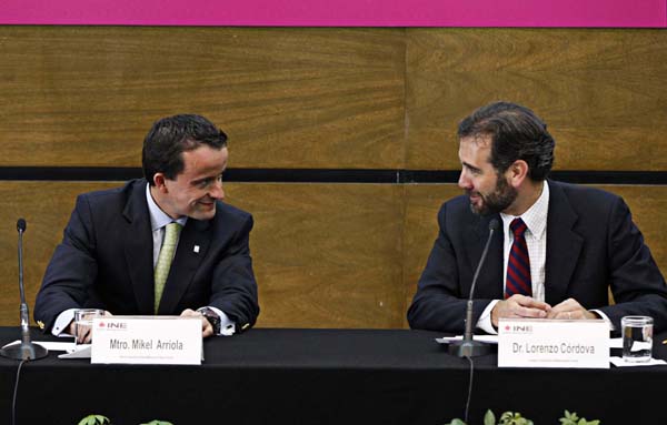 Director del IMSS Mikel Arriola Peñalosa y el Consejero Presidente del INE Lorenzo Córdova Vianello.