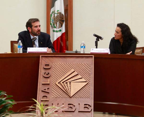 Consejero Presidente del INE Lorenzo Córdova Vianello y Consejera Presidente del IE del Estado de Hidalgo Guillermina Vázquez Benitez.  