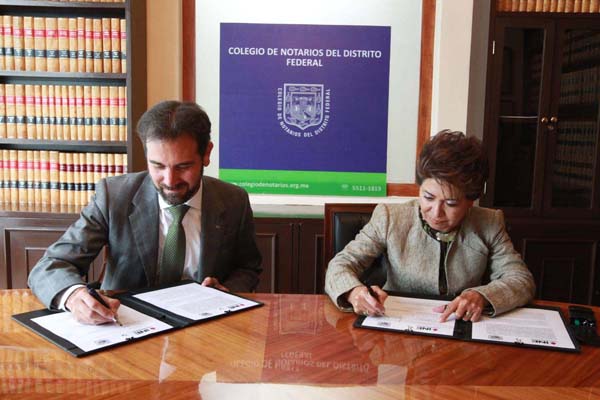 Consejero Presidente del INE Lorenzo Córdova Vianello y la  Presidenta del Colegio de Notarios Sara Cuevas Villalobos.